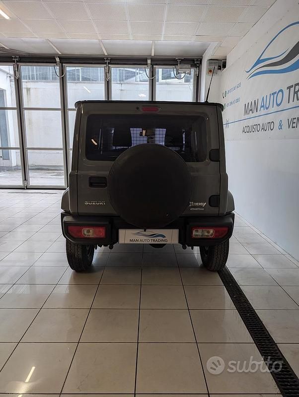 Usata Suzuki Jimny 102 CV (75 kW) 2023 Grigio SUV