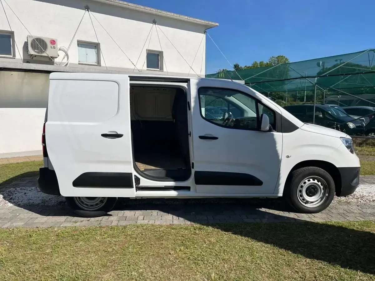 Usata Opel Combo Edition 101 CV (74 kW) 2021 Bianco Monovolume