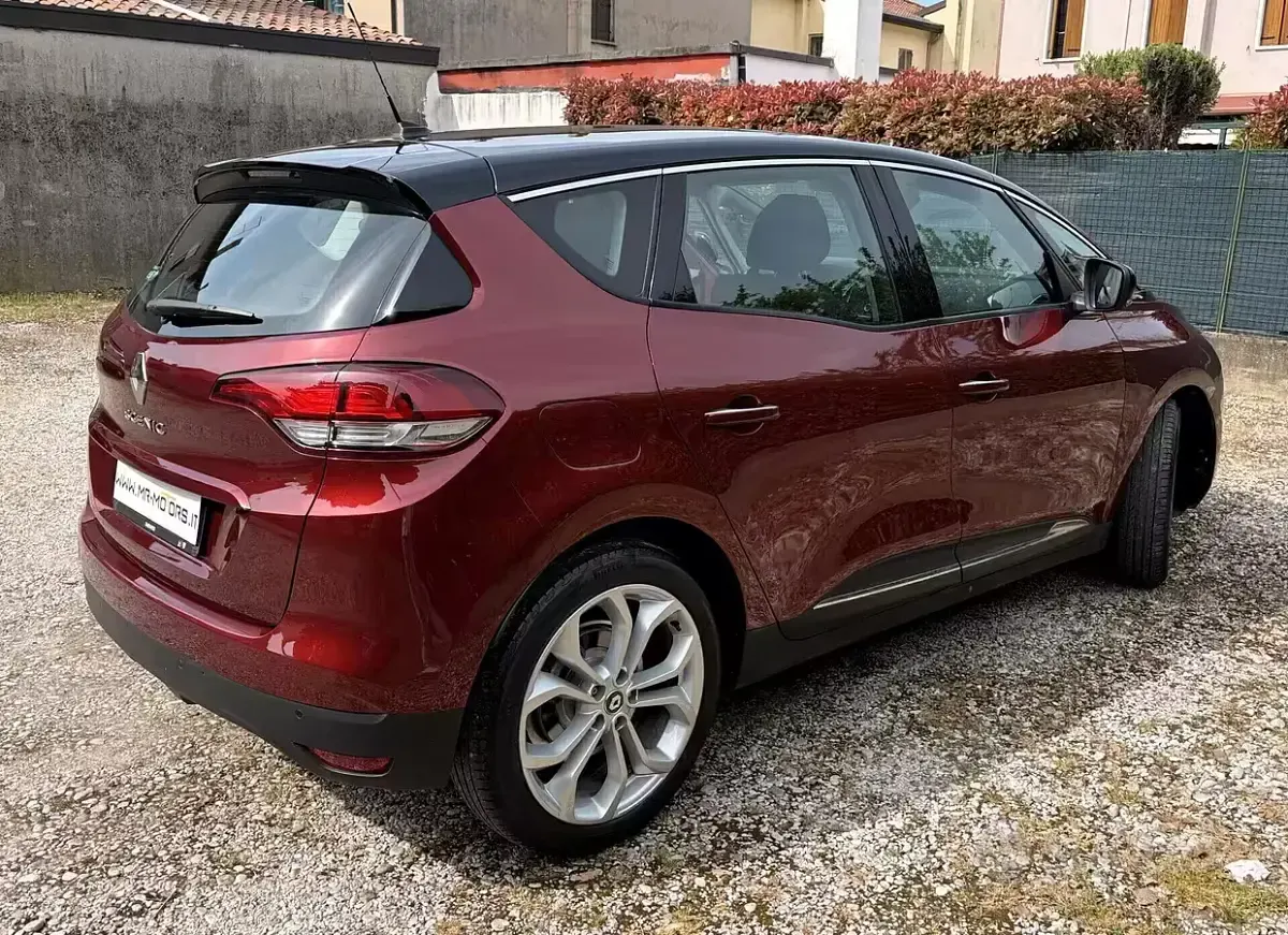 Usata Renault Scénic 120 CV (88 kW) 2019 Rosso Monovolume
