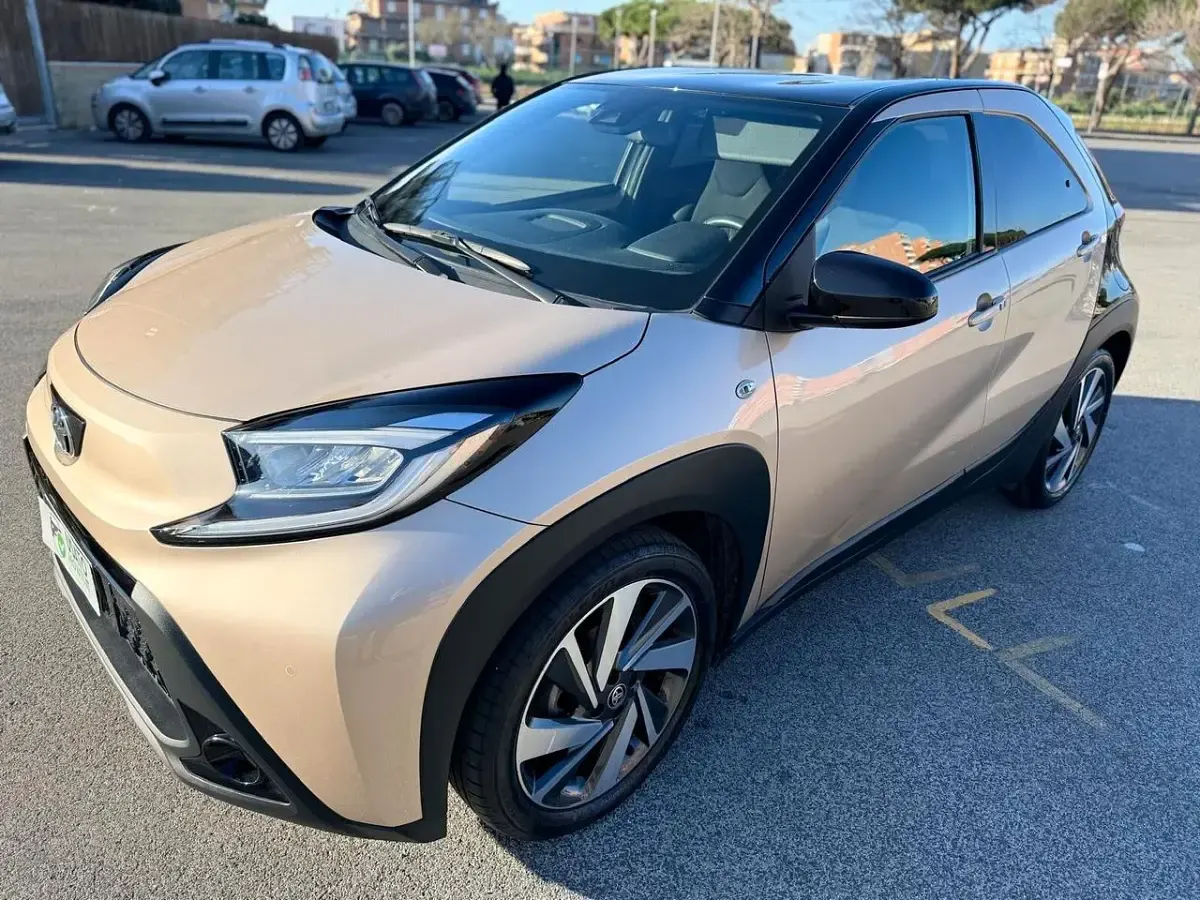 Usata Toyota Aygo X 72 CV (52 kW) 2023 Oro SUV
