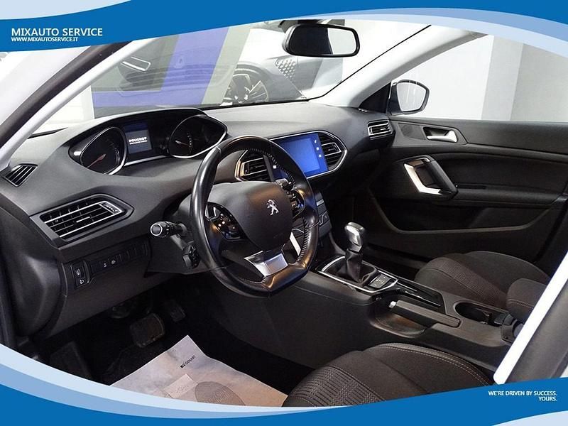 Usata Peugeot 308 Active 120 CV (88 kW) 2018 Bianco pastello Station wagon