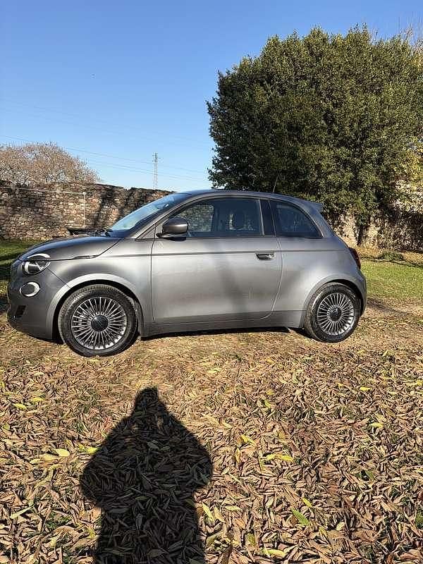 Usata Fiat 500e Icon 42 kW (58 CV) 2021 Grigio Utilitaria