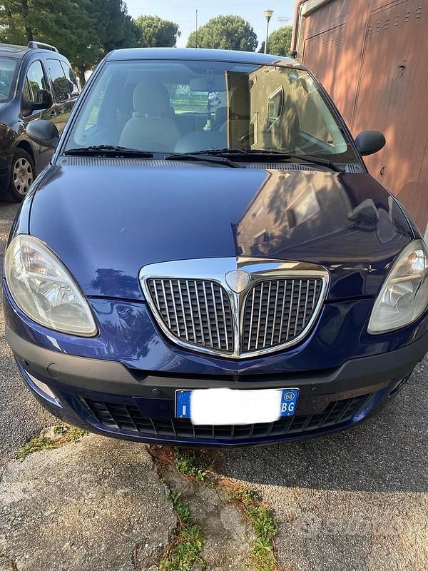 Usata 2004 Lancia Ypsilon Due volumi | 1500 € (Buon prezzo) - Immagine 1/4