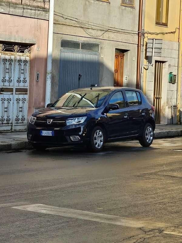 Usata 2017 Dacia Sandero Due volumi | 6200 € (Ottimo prezzo) - Immagine 1/4