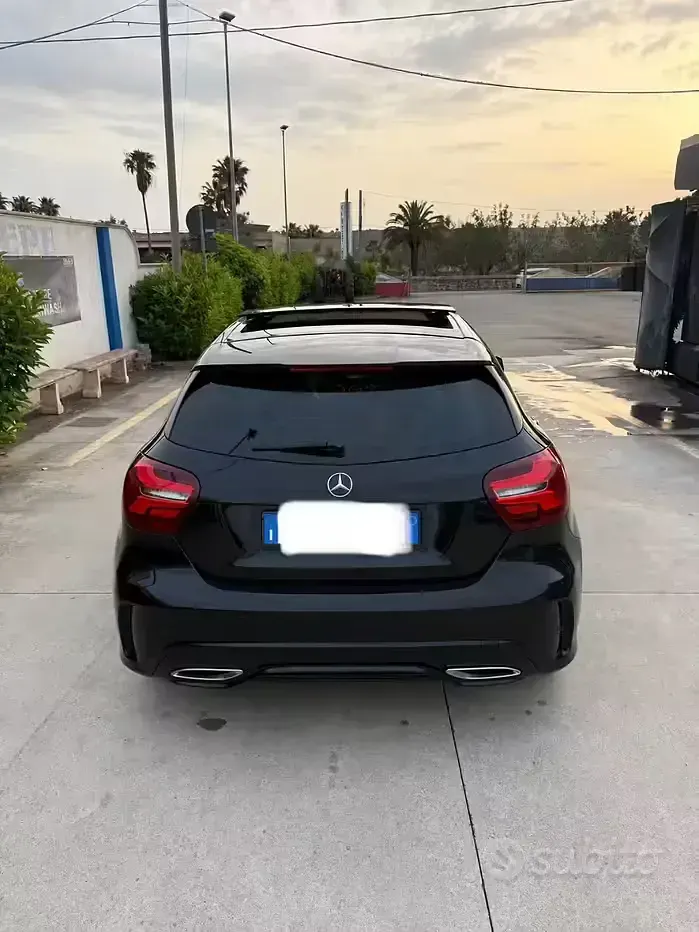 Usata Mercedes A180 Premium 109 CV (80 kW) 2016 Nero Utilitaria