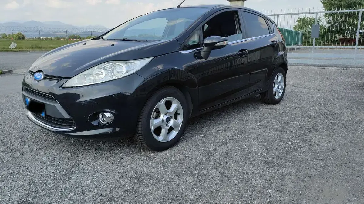 Usata Ford Fiesta 95 CV (69 kW) 2010 Nero Berlina