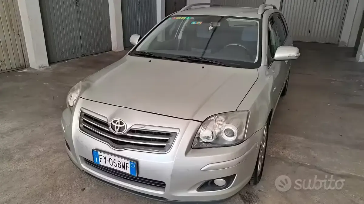 Usata Toyota Avensis 150 CV (110 kW) 2007 Grigio Station wagon