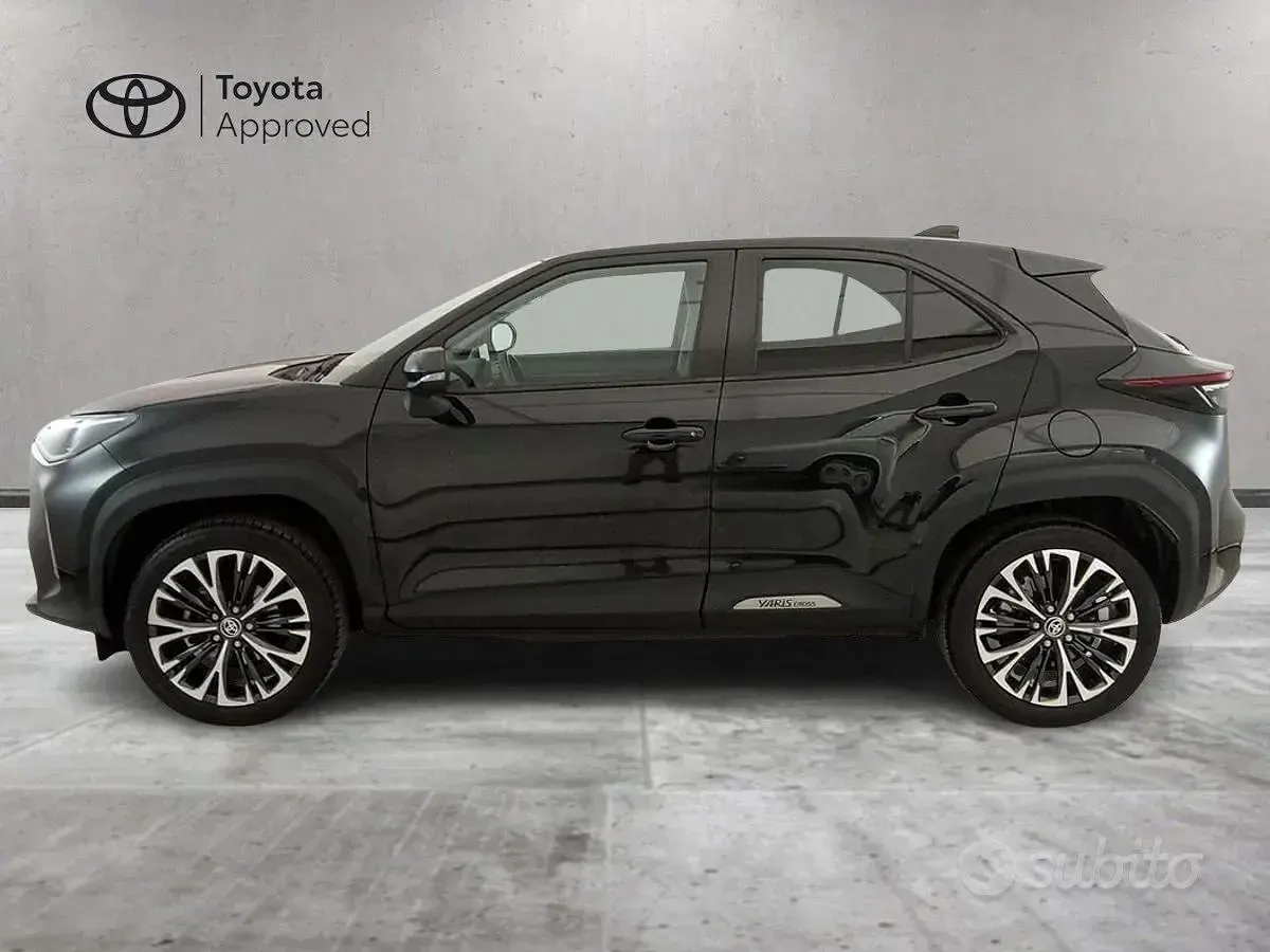 Usata Toyota Yaris Cross Lounge 116 CV (85 kW) 2022 Nero SUV