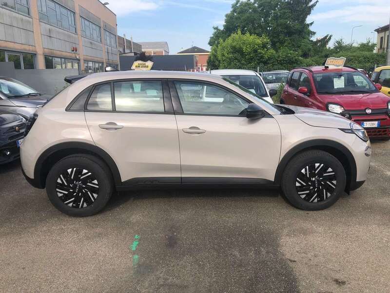 Nuova Fiat 600 101 CV (74 kW) 2025 Beige SUV