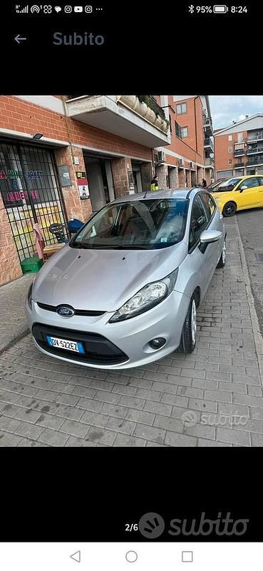 Usata Ford Fiesta 75 CV (55 kW) 2010 Grigio Utilitaria