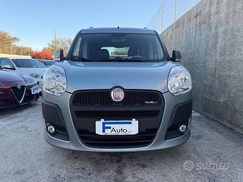 Usata Fiat Doblò Emotion 105 CV (77 kW) 2012 Grigio Monovolume