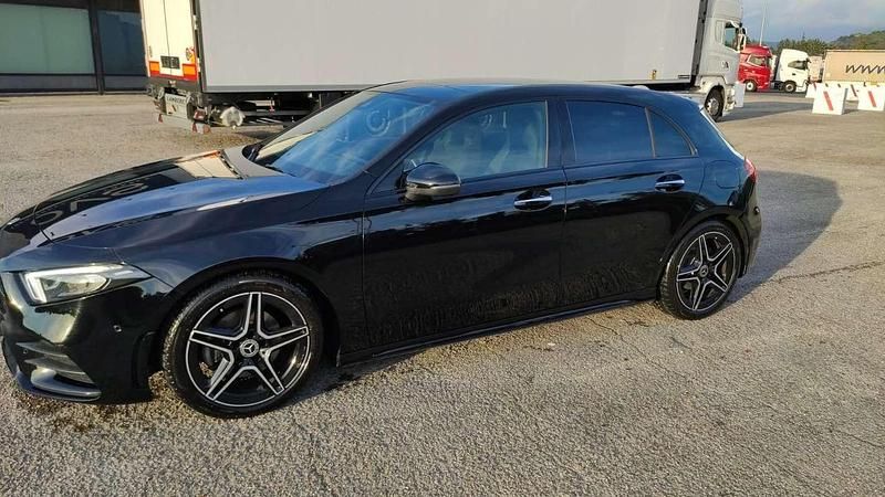 Nero Usata 2022 Mercedes A200 Premium Tre volumi | 32.000 € (Buon prezzo) - Immagine 1/4