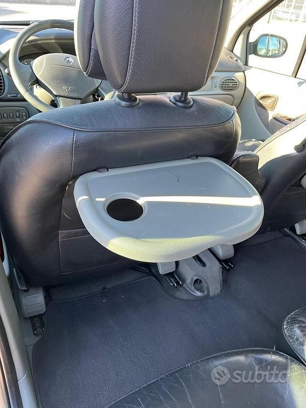 Usata Renault Scénic LIMITED 107 CV (78 kW) 2001 Grigio Monovolume