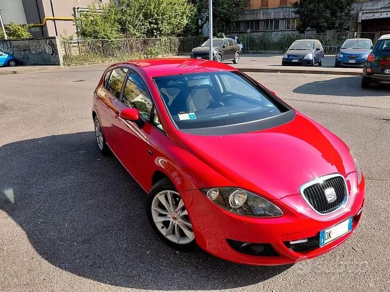 Usata Seat Leon Stylance 105 CV (77 kW) 2007 Rosso Utilitaria