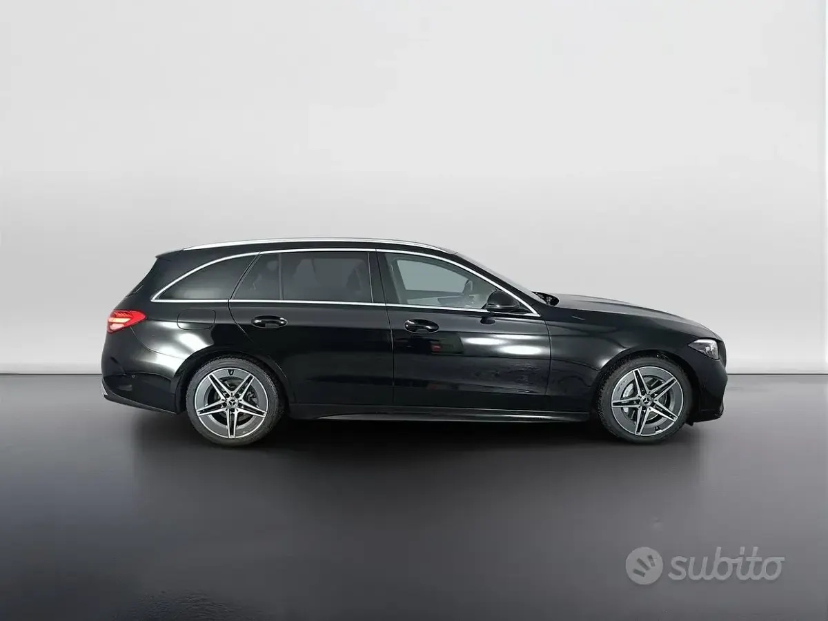 Usata Mercedes 220 Advanced 197 CV (144 kW) 2024 Grigio Station wagon