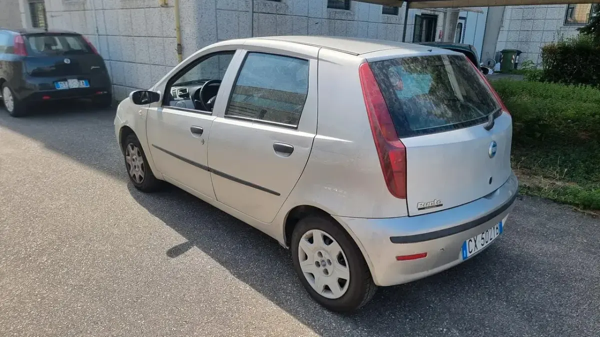 Usata Fiat Punto Active 60 CV (44 kW) 2005 Argento Utilitaria