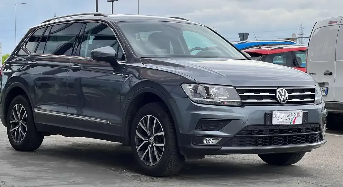 Begagnad VW Tiguan Allspace 150 HK (110 kW) 2021 Grå SUV