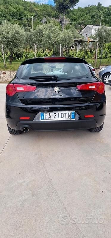 Usata Alfa Romeo Giulietta Distinctive 120 CV (88 kW) 2015 Nero Utilitaria