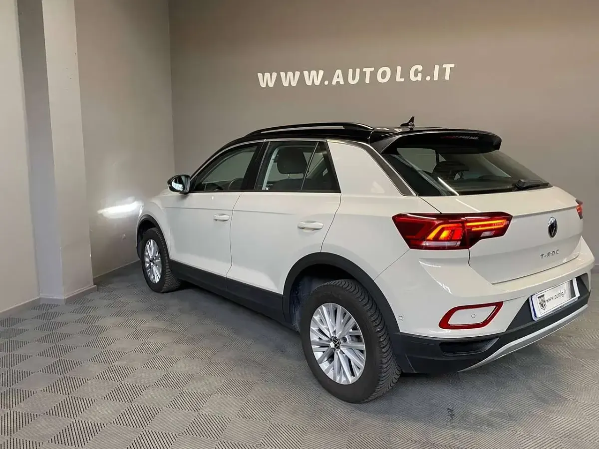 Usata VW T-Roc Life 110 CV (80 kW) 2023 Bianco SUV