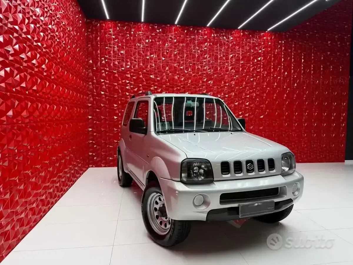 Usata Suzuki Jimny 82 CV (60 kW) 2004 Grigio SUV