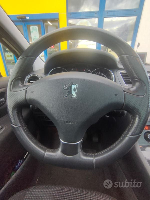 Usata Peugeot 5008 110 CV (80 kW) 2010 Nero Monovolume