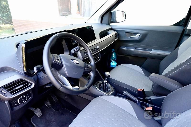 Usata Ford Tourneo Courier 125 CV (91 kW) 2024 Nero Monovolume