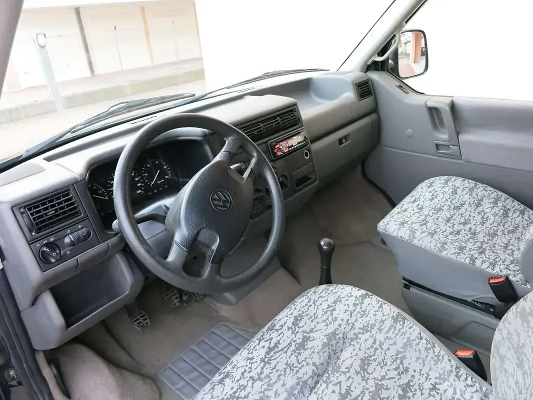 Usata VW Caravelle 102 CV (75 kW) 1998 Verde Furgone