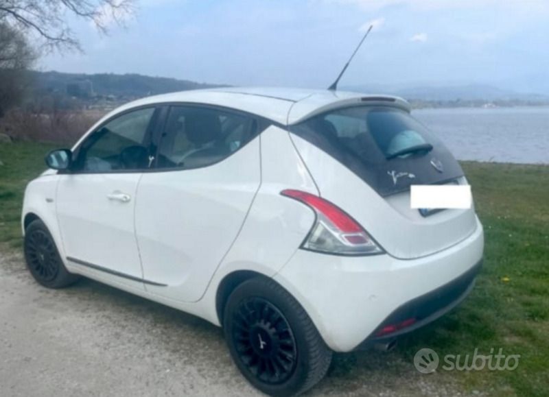 Usata Lancia Ypsilon Silver 95 CV (69 kW) 2014 Bianco Utilitaria