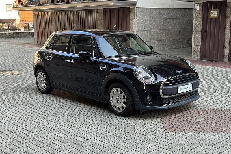 Usata Mini ONE 75 CV (55 kW) 2019 Nero Utilitaria