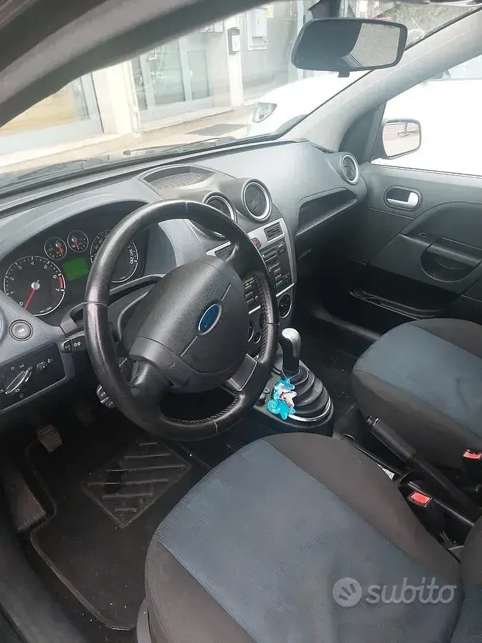 Usata Ford Fiesta 75 CV (55 kW) 2007 Utilitaria