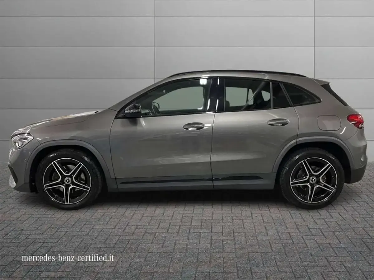 Usata Mercedes GLA200 Premium 150 CV (110 kW) 2022 Grigio montagna SUV