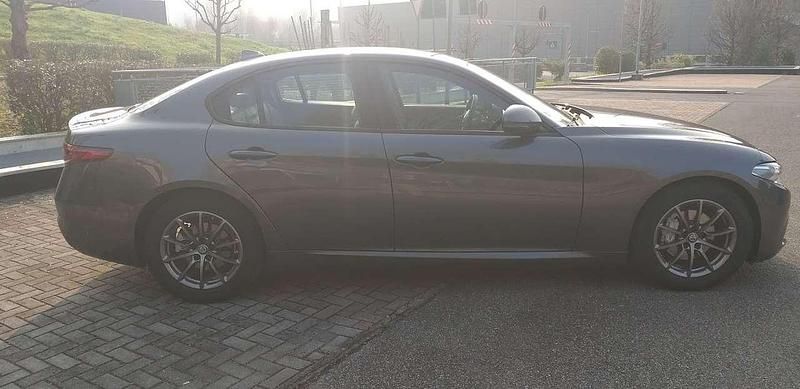 Usata Alfa Romeo Giulia Super 160 CV (117 kW) 2019 Antracite metallizzato Berlina