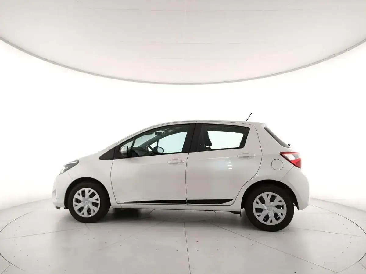 Usata Toyota Yaris Active 72 CV (52 kW) 2019 Bianco Utilitaria