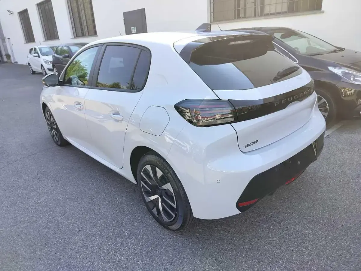 Nuova Peugeot 208 Business-Line 101 CV (74 kW) 2026 Bianco Utilitaria