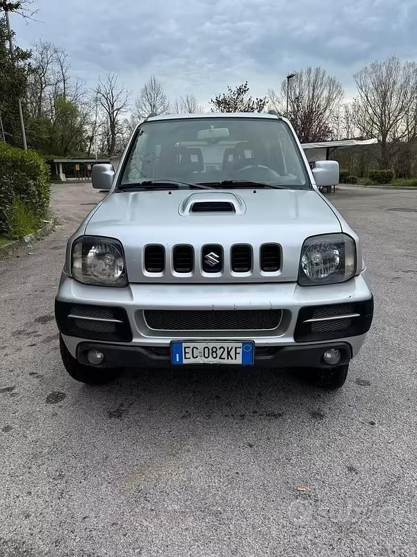 Usata Suzuki Jimny 86 CV (63 kW) 2010 Grigio SUV