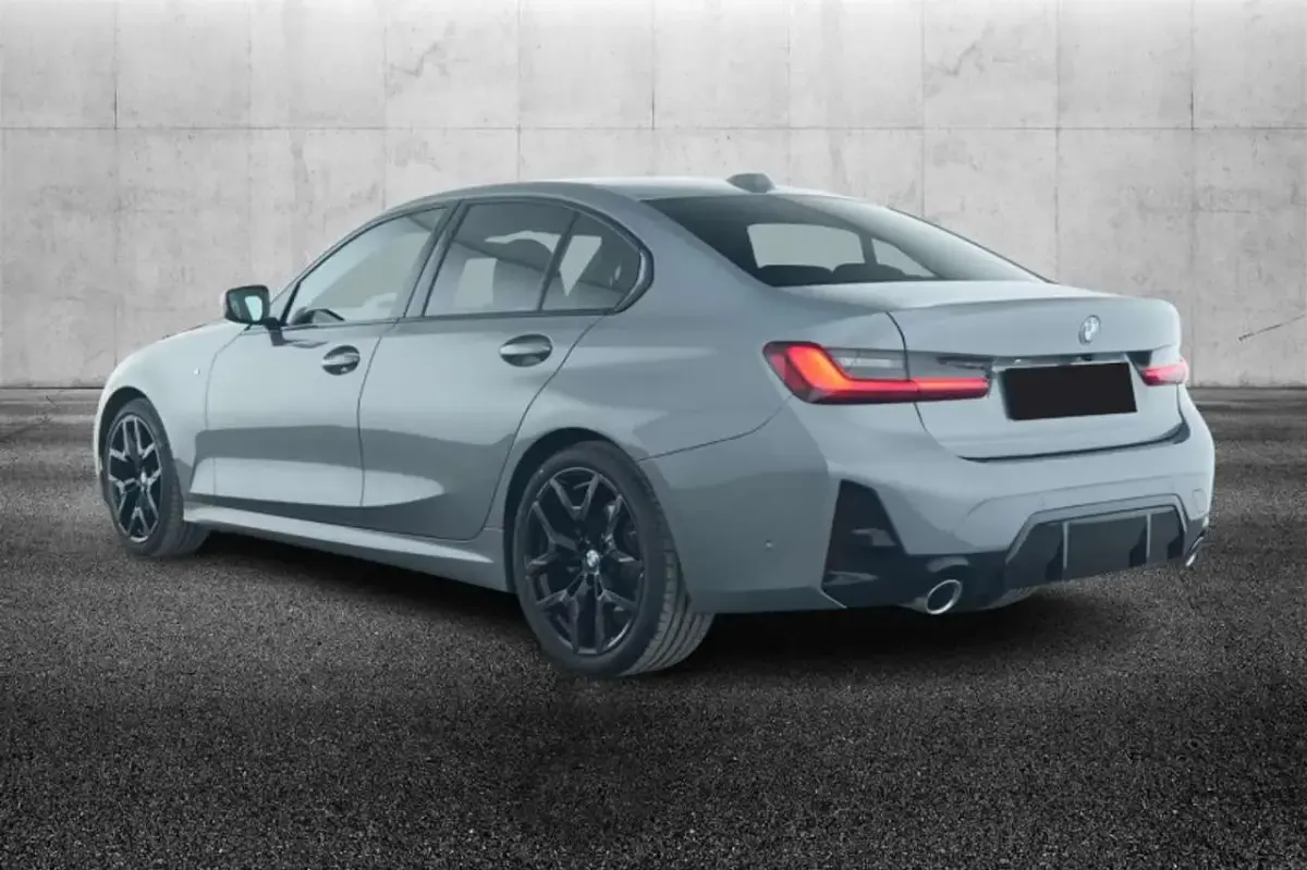 Usata BMW 318 M Sport 156 CV (114 kW) 2025 Grigio Berlina
