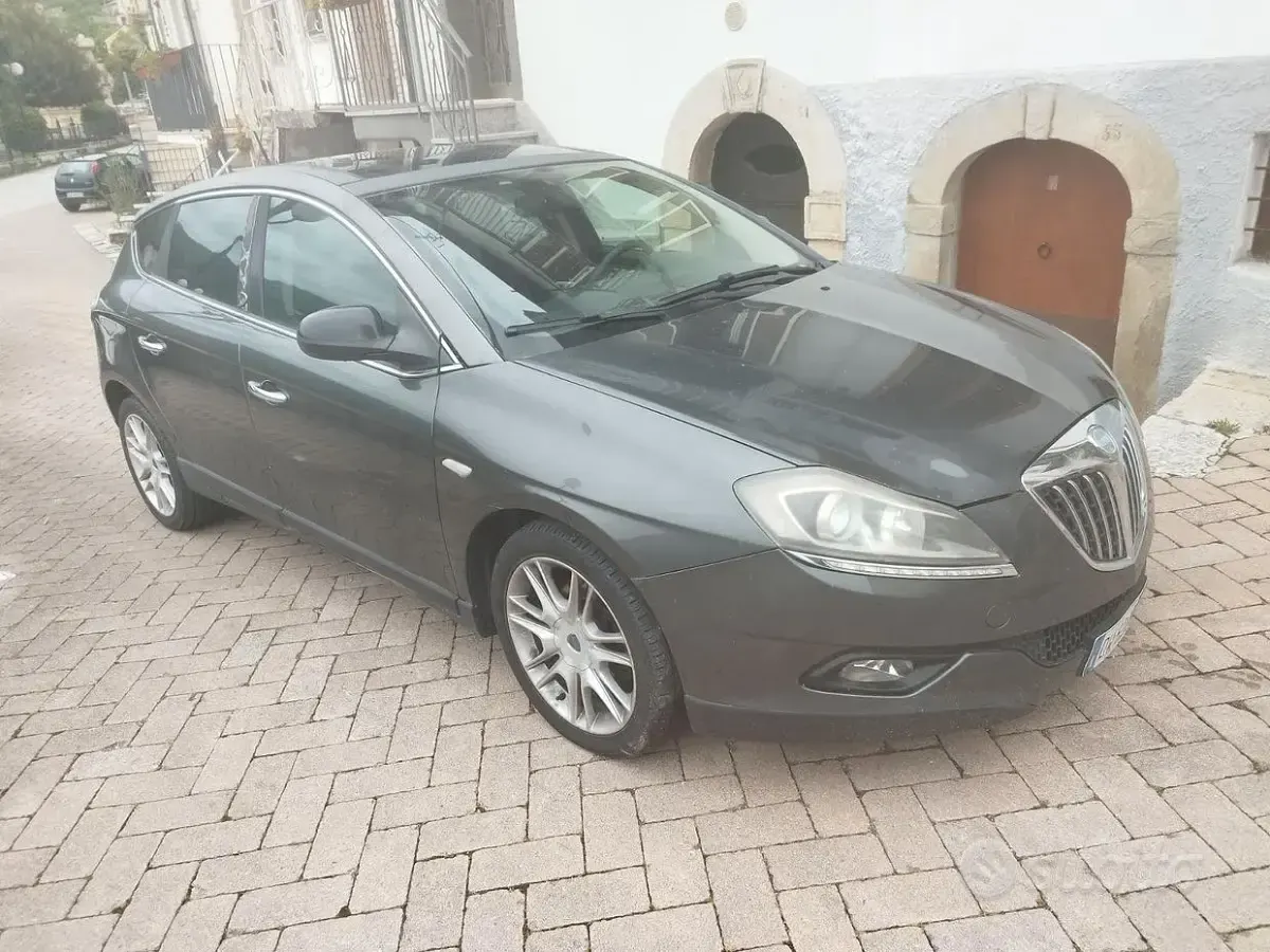 Usata Lancia Delta 120 CV (88 kW) 2009 Grigio Utilitaria
