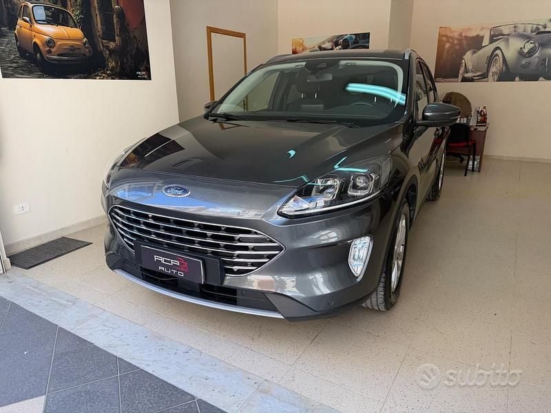 Gebraucht Ford Kuga Titanium 120 PS (88 kW) 2022 Grau SUV