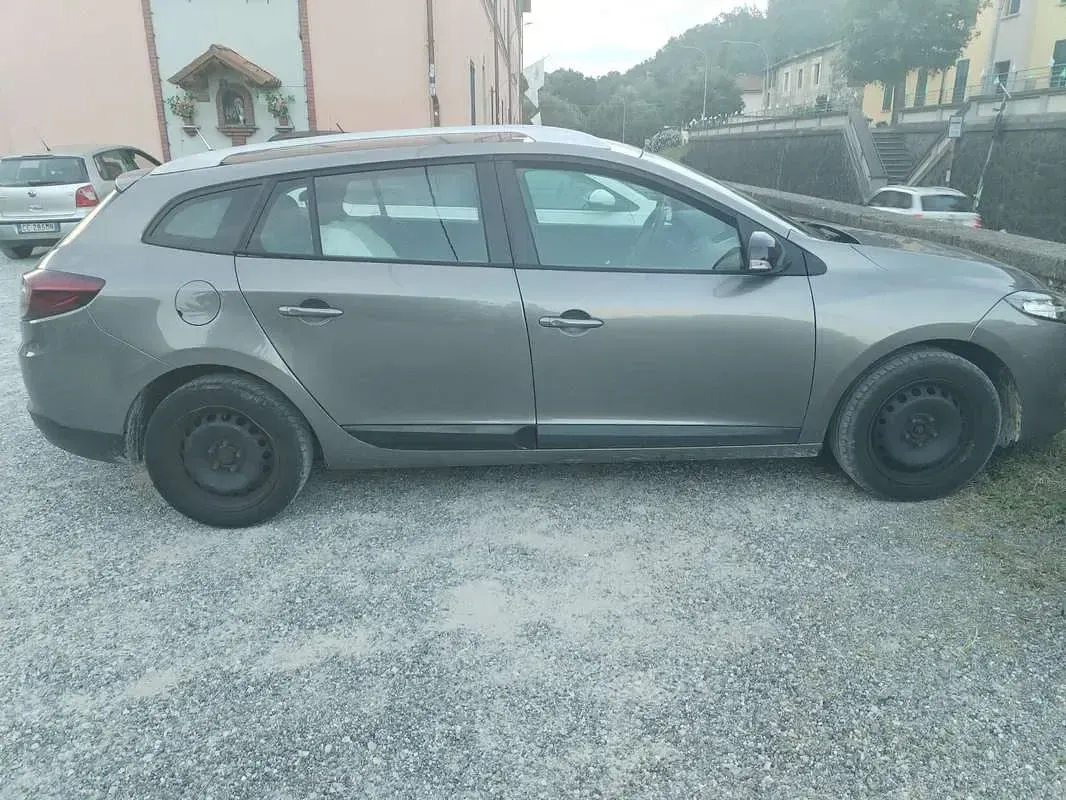 Usata Renault Mégane GrandTour 110 CV (80 kW) 2011 Grigio Station wagon