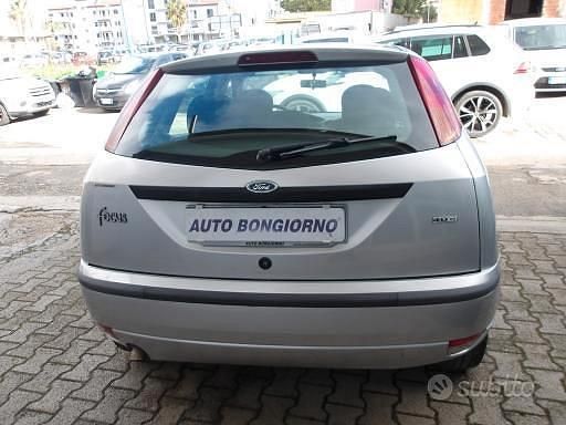 Usata Ford Focus Zetec 101 CV (74 kW) 2004 Grigio Berlina