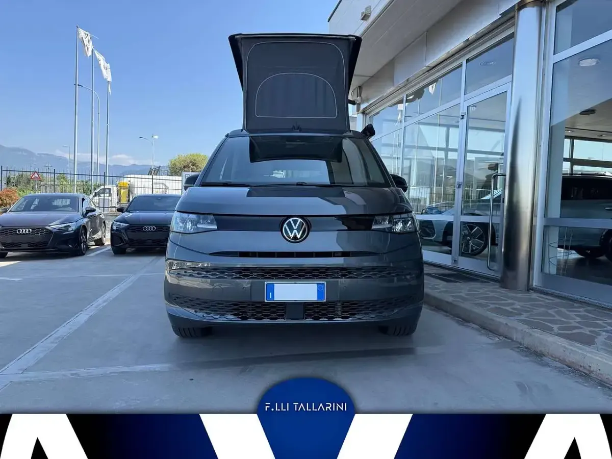 Usata VW California Beach 150 CV (110 kW) 2025 Grigio indio metallizzato Furgone