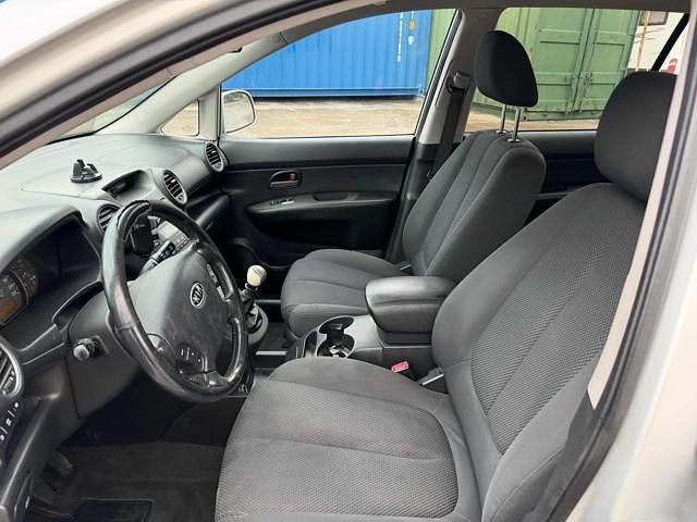 Usata Kia Carens EX 140 CV (102 kW) 2009 Grigio Monovolume