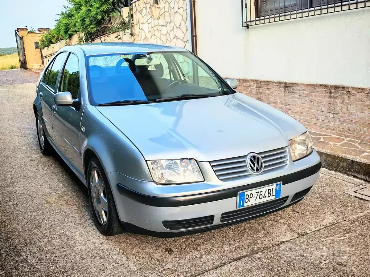 Usata VW Bora Highline 116 CV (85 kW) 2001 Grigio Berlina
