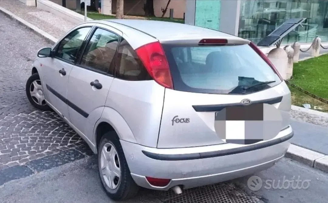 Usata Ford Focus 100 CV (73 kW) 2002 Grigio Berlina