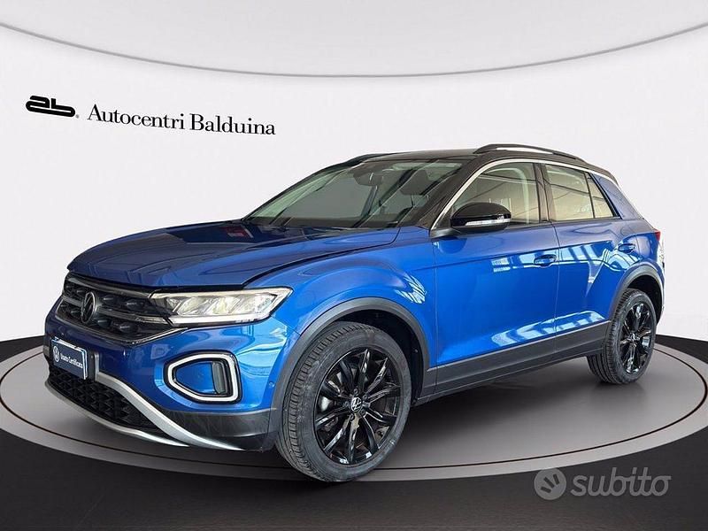 Usata VW T-Roc Life 110 CV (80 kW) 2023 Blu ravenna met /tetto nero SUV