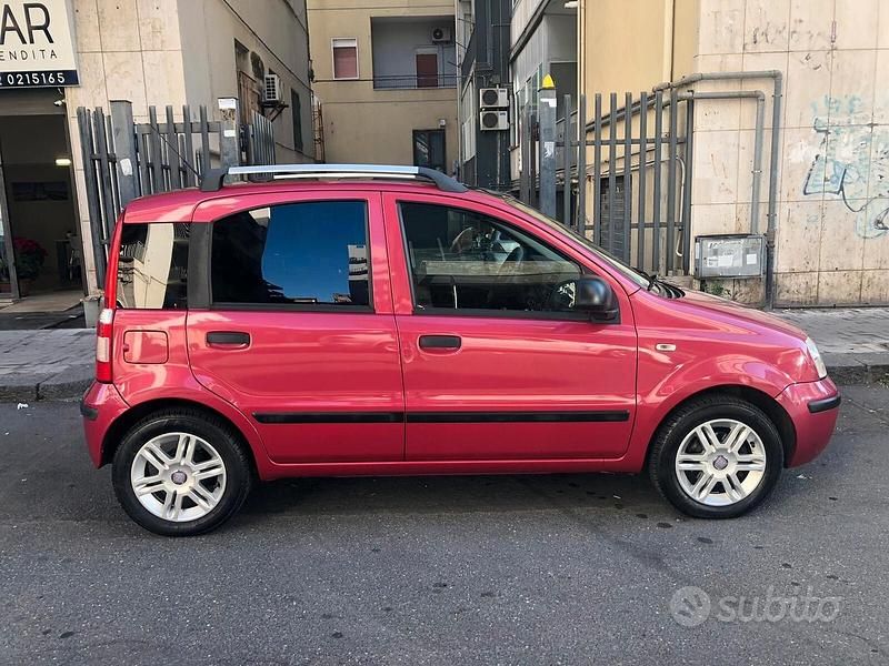 Usata Fiat Panda Emotion 75 CV (55 kW) 2011 Rosso Utilitaria