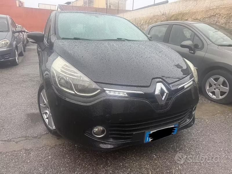 Second-hand Renault Clio IV 90 CP (66 kW) 2014 Negru Berlinǎ