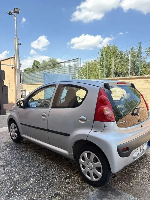 Usata Peugeot 107 68 CV (50 kW) 2011 Utilitaria