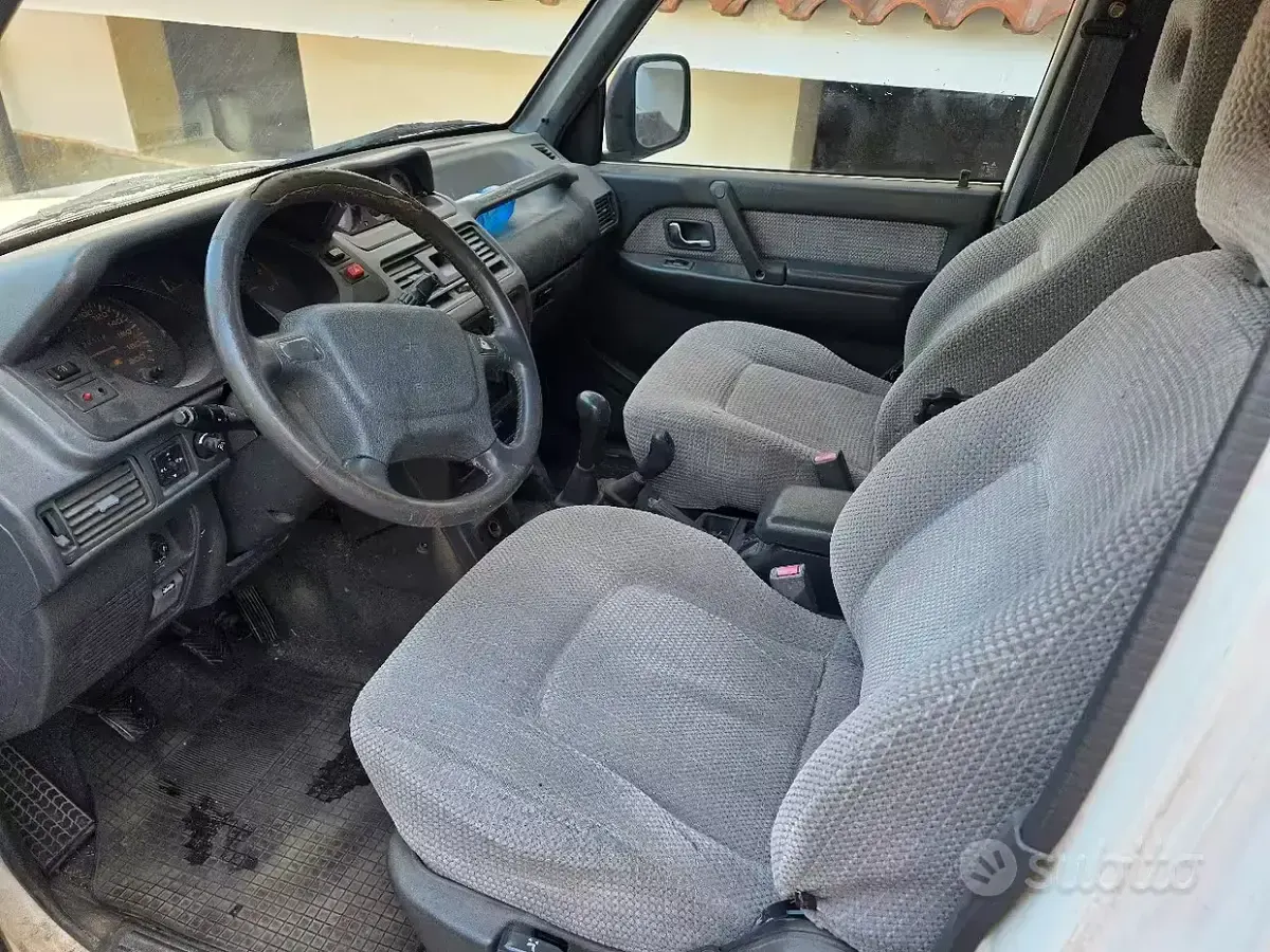 Usata Mitsubishi Pajero 100 CV (73 kW) 1995 Bianco SUV