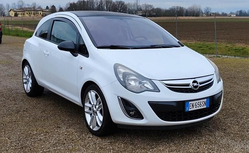 Usata Opel Corsa 95 CV (69 kW) 2013 Bianco Utilitaria